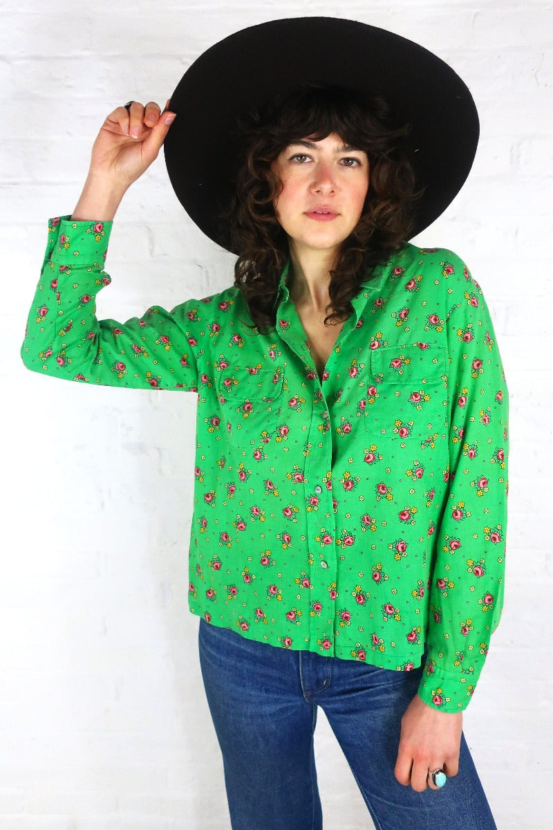 Vintage 70s Shirt - Spring Green Sweet Blossom Print - Size M/L
