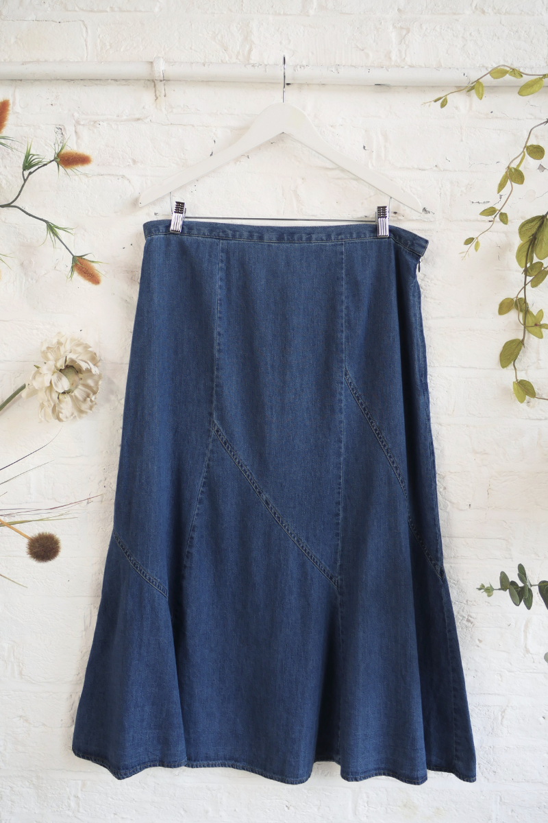 Vintage Denim Skirt - Mid Blue 90's Style Flare Midi - Size W36