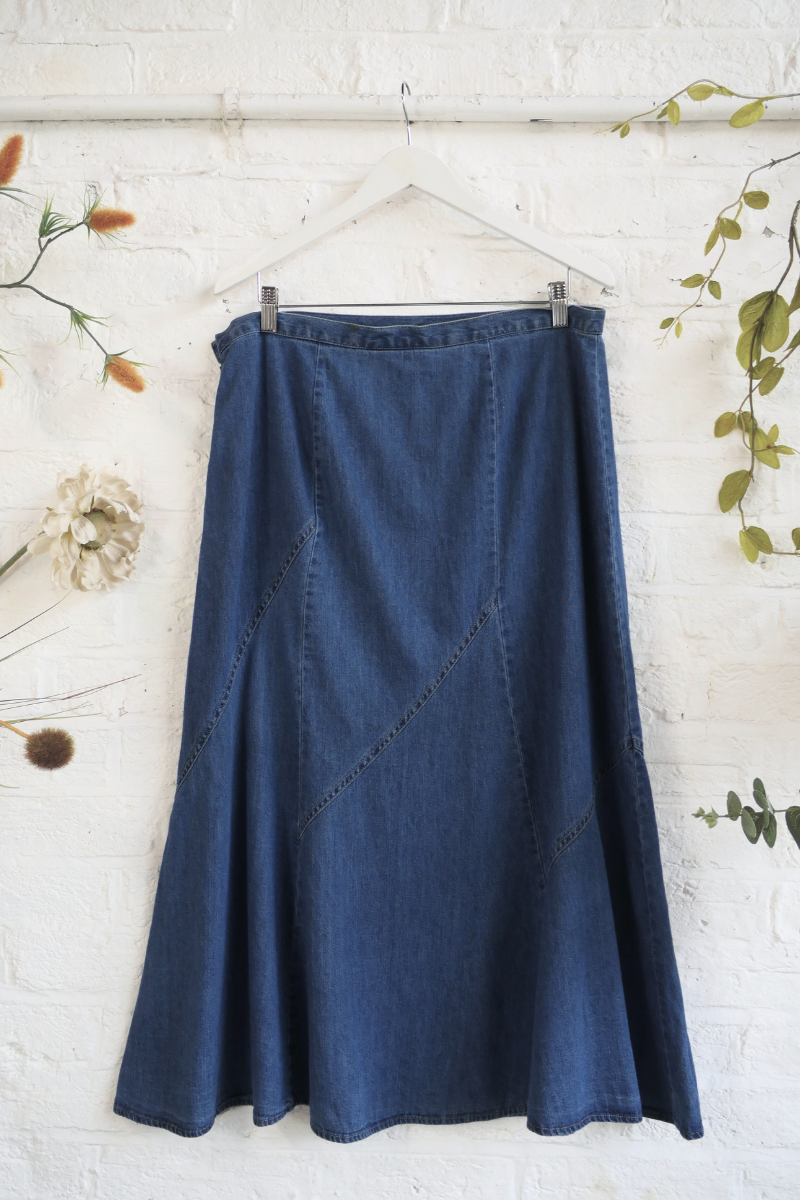 Vintage Denim Skirt - Mid Blue 90's Style Flare Midi - Size W36